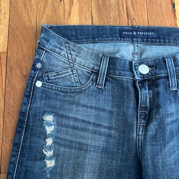 Rock and Republic crystal detail jeans. Medium wash straight leg slim jeans. - Picture 4 of 9
